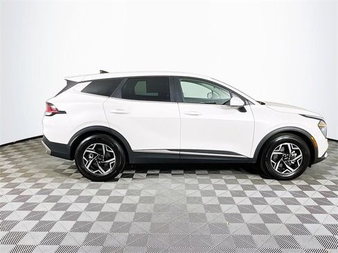 Used 2024 Kia Sportage LX image 9