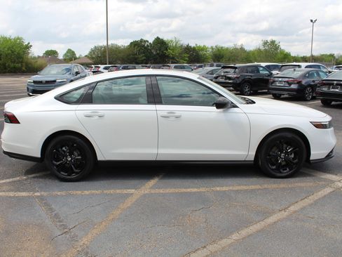 New 2025 Honda Accord SE image 3
