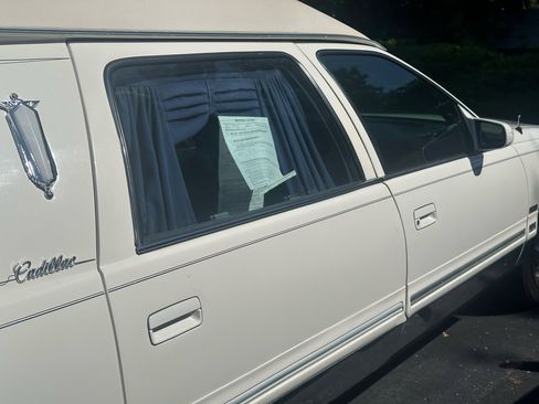 Used 1997 Cadillac De Ville Limousine image 18