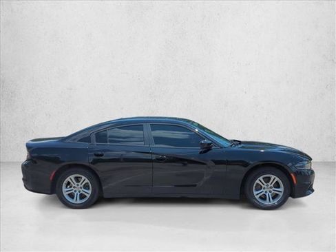 Used 2020 Dodge Charger SXT w/ Leather Interior Group RWD image 4