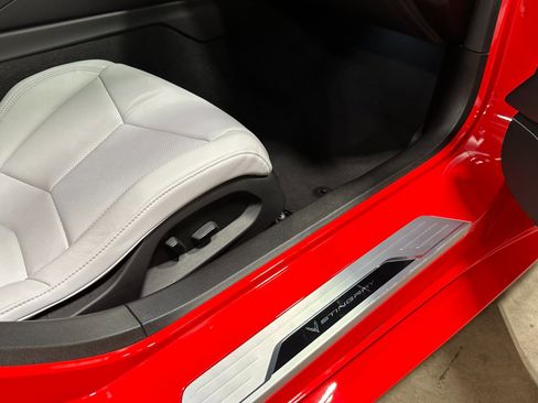 Used 2021 Chevrolet Corvette Stingray Coupe w/ Z51 Performance Package image 34