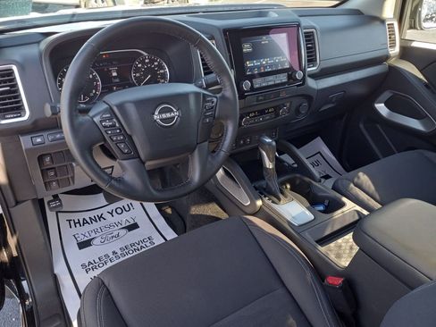 Used 2024 Nissan Frontier SV w/ SV Convenience Package image 13