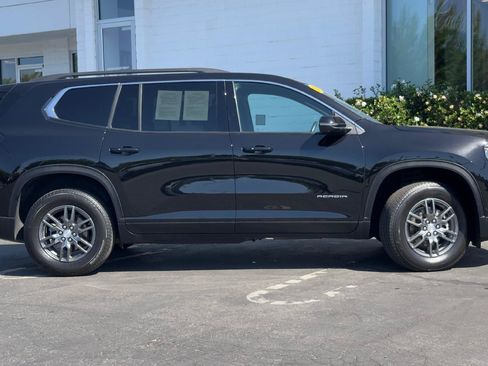 Used 2025 GMC Acadia Elevation FWD image 3