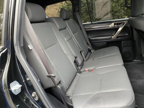 Used 2021 Lexus GX 460 Premium w/ Premium Package image 36