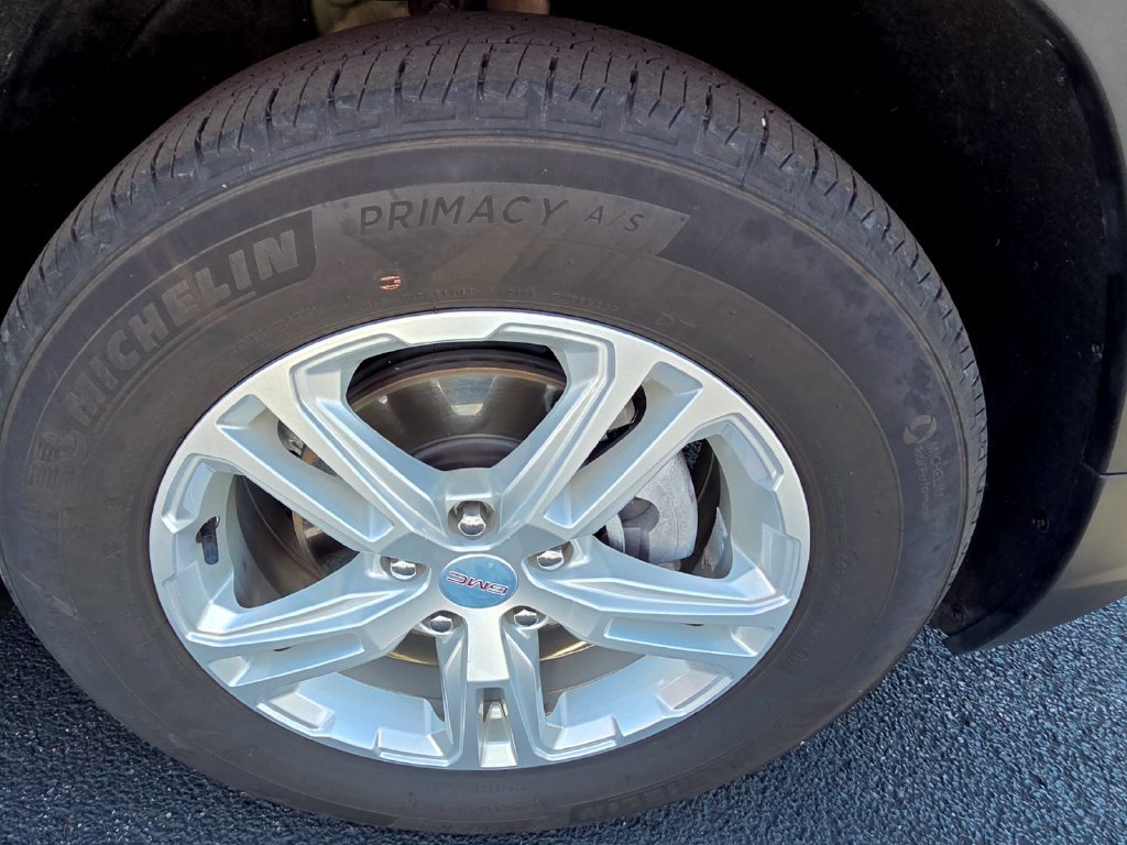 Used 2023 GMC Terrain SLE w/ Driver Convenience Package FWD image 10