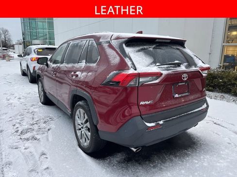 Used 2022 Toyota RAV4 XLE Premium image 4