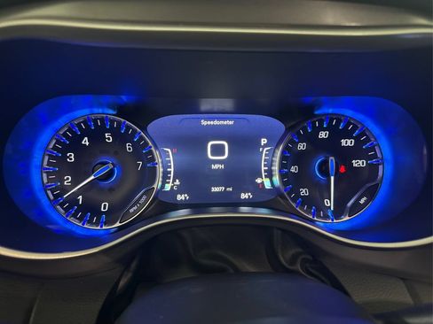 Used 2025 Chrysler Pacifica Select FWD image 35