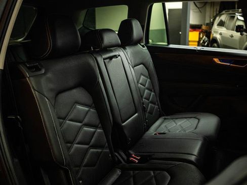 Used 2025 Volkswagen Atlas SE FWD image 13