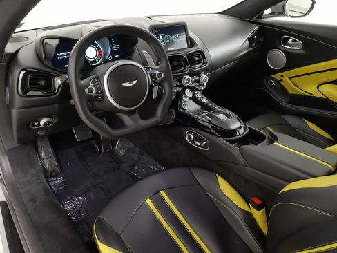 Used 2019 Aston Martin V8 Vantage Coupe RWD image 34