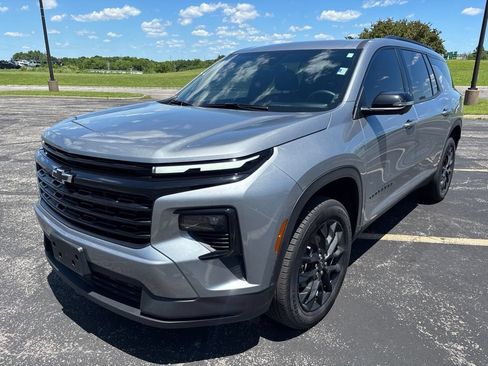 Used 2024 Chevrolet Traverse LT w/ Midnight/Sport Edition FWD image 1