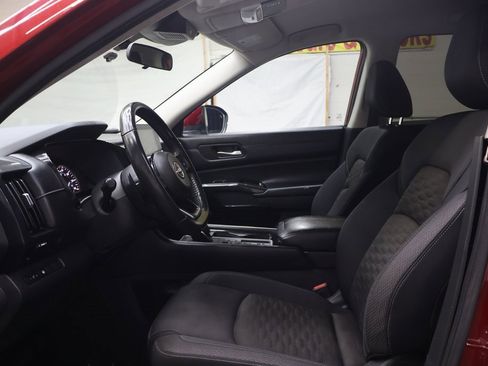 Used 2022 Nissan Pathfinder SV image 18