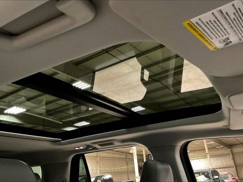 Certified 2025 Ford Expedition Active AWD/4WD image 21