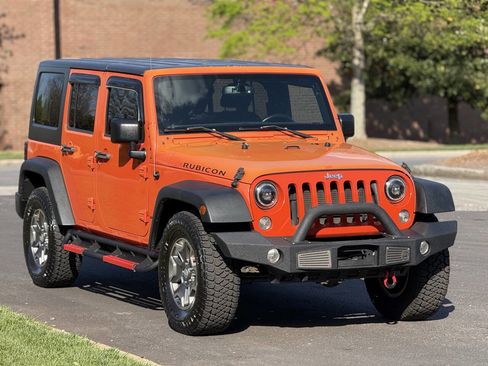 Used 2015 Jeep Wrangler Unlimited Rubicon w/ Connectivity Group image 3