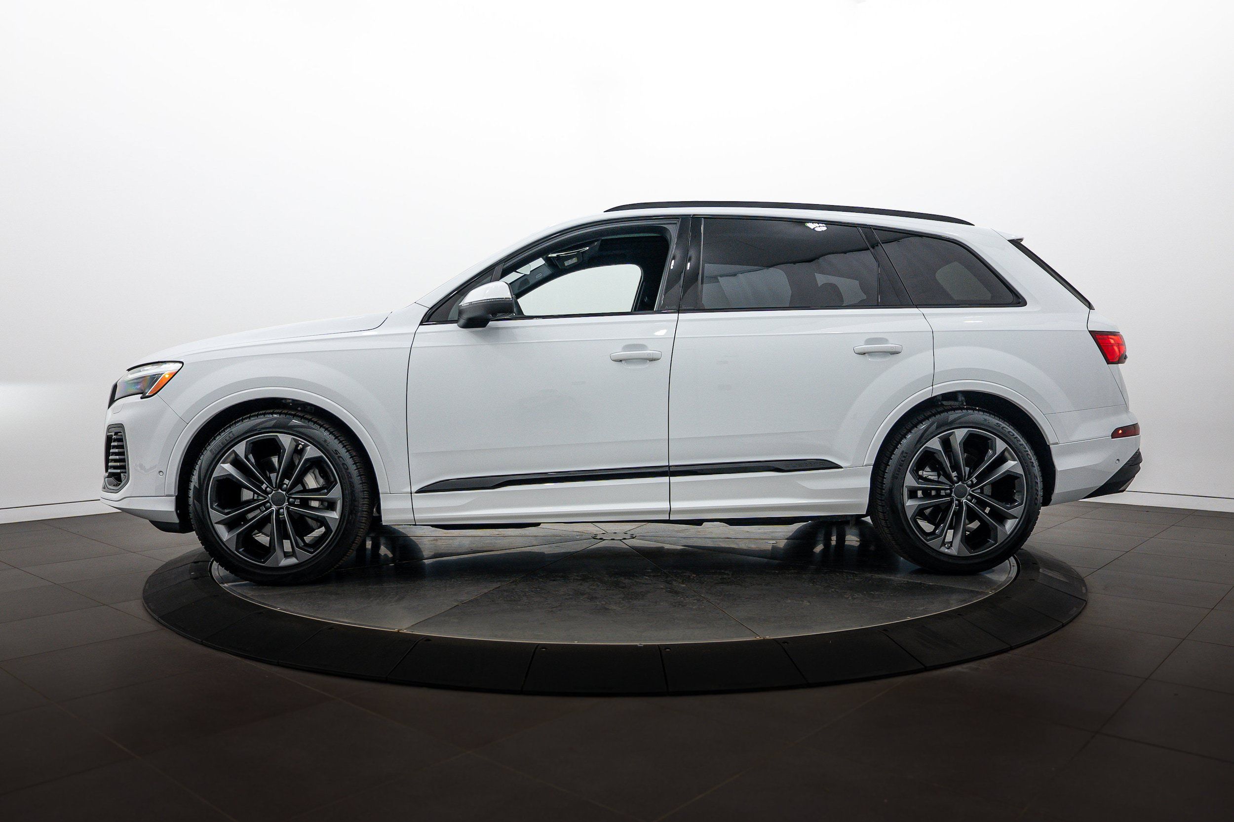 Used 2026 Audi Q7 3.0T Premium Plus w/ Premium Plus Package AWD/4WD image 7