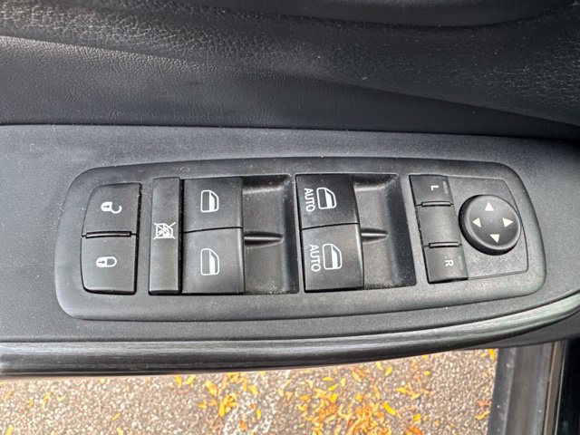 Used 2017 Jeep Cherokee 75th Anniversary AWD/4WD image 6