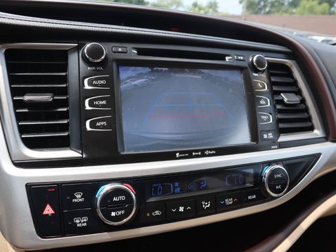 Used 2016 Toyota Highlander XLE AWD/4WD image 24