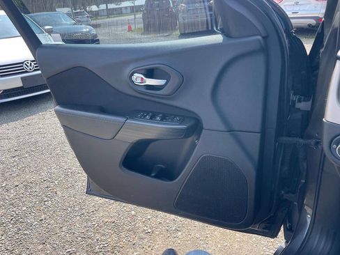 Used 2015 Jeep Cherokee Latitude FWD image 22