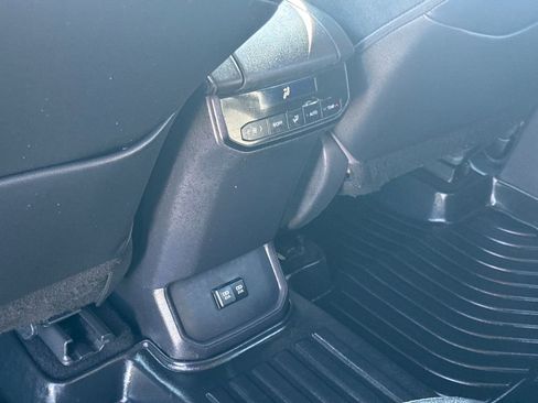 Used 2020 Toyota Highlander XLE image 38