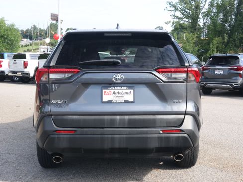 Used 2021 Toyota RAV4 XLE FWD image 2