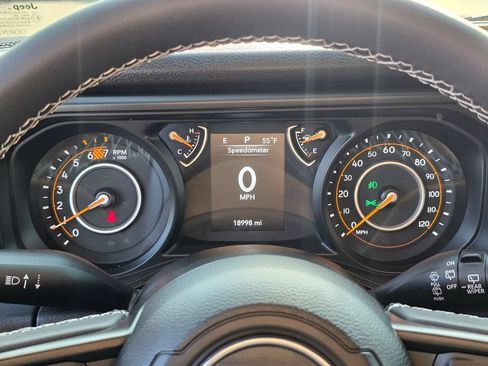 Used 2025 Jeep Wrangler Unlimited Sport AWD/4WD image 25