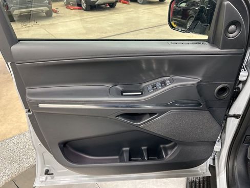 New 2026 Lincoln Navigator Reserve AWD/4WD image 13