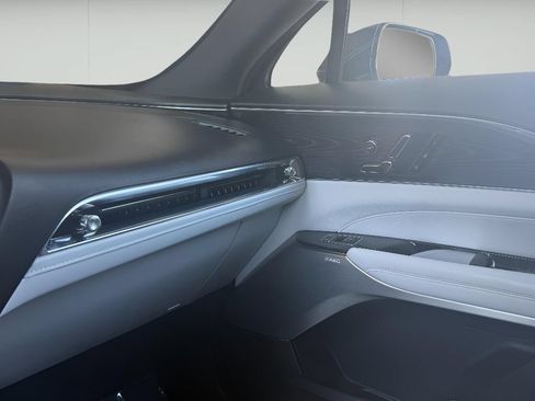 Used 2024 Cadillac Lyriq Luxury w/ LPO, Floor Liner Package AWD/4WD image 18