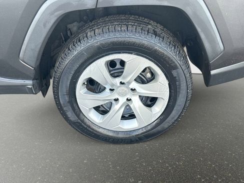 Used 2021 Toyota RAV4 LE image 10