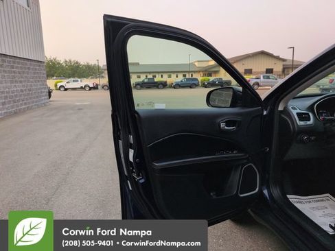 Used 2021 Jeep Compass Latitude AWD/4WD image 10