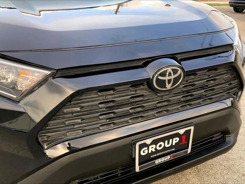 Used 2021 Toyota RAV4 XLE Premium FWD image 29