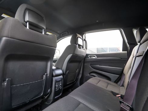 Used 2021 Jeep Grand Cherokee Laredo image 28