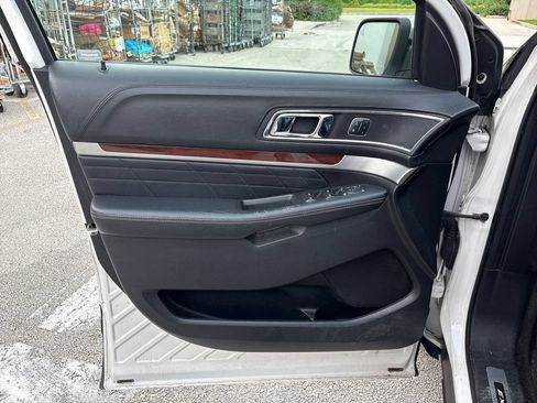 Used 2018 Ford Explorer Platinum AWD/4WD image 29