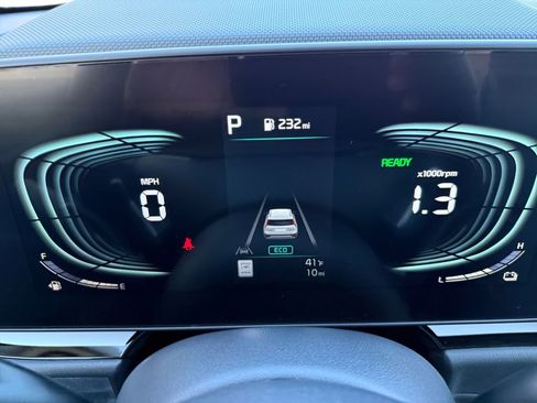 New 2025 Kia Niro SX Touring image 13