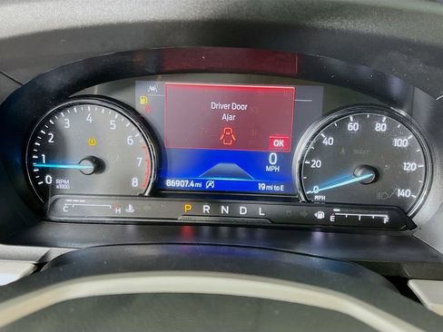Used 2022 Ford Explorer XLT AWD/4WD image 18