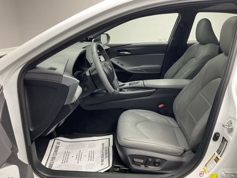 Used 2019 Toyota Avalon Limited w/ All Weather Liner Package FWD image 12
