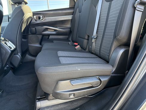 Used 2023 Kia Sorento LX image 10