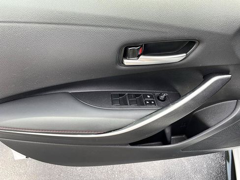 Certified 2025 Toyota Corolla SE FWD image 9