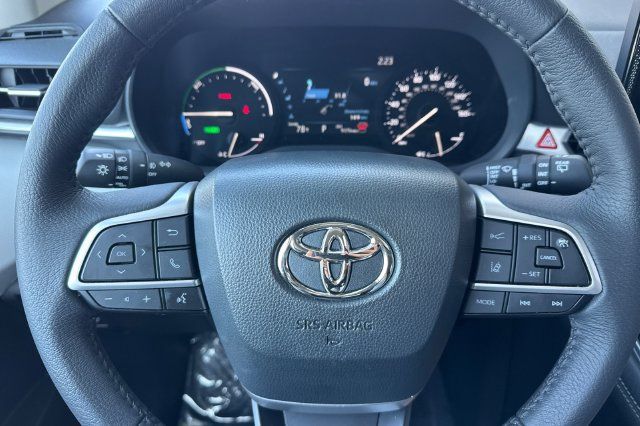 Certified 2026 Toyota Sienna XLE FWD image 29