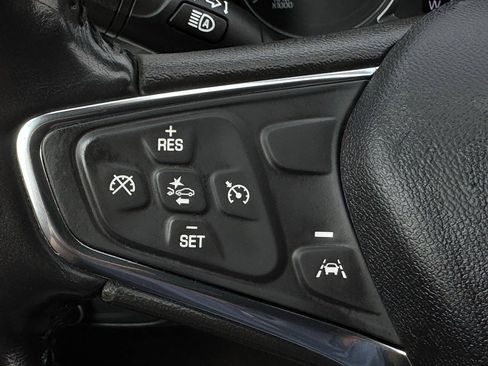 Used 2021 Chevrolet Equinox LT w/ Driver Convenience Package AWD/4WD image 18