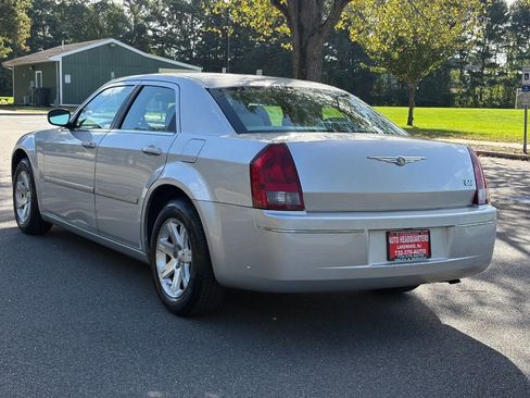 Used 2006 Chrysler 300 Touring image 8