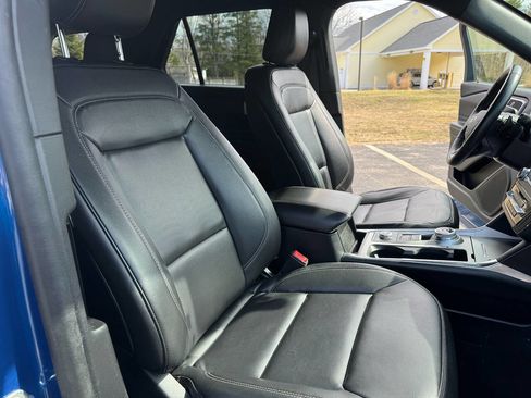 Used 2020 Ford Explorer XLT w/ Equipment Group 202A AWD/4WD image 21