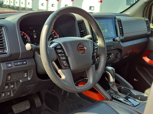 Used 2023 Nissan Frontier PRO-4X w/ Pro-4X Premium Package AWD/4WD image 17