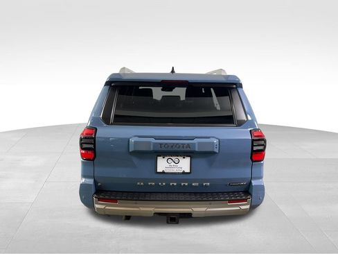 Used 2025 Toyota 4Runner Limited AWD/4WD image 9