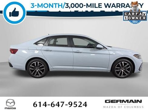 Used 2025 Volkswagen Jetta SE w/ Sunroof Package image 6