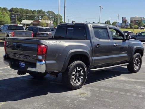 Used 2018 Toyota Tacoma TRD Off-Road image 3