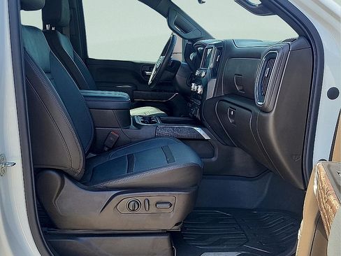 Used 2023 GMC Sierra 3500 Denali w/ Technology Package AWD/4WD image 10