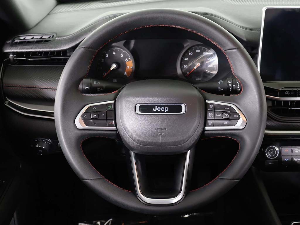 Used 2025 Jeep Compass Trailhawk AWD/4WD image 35