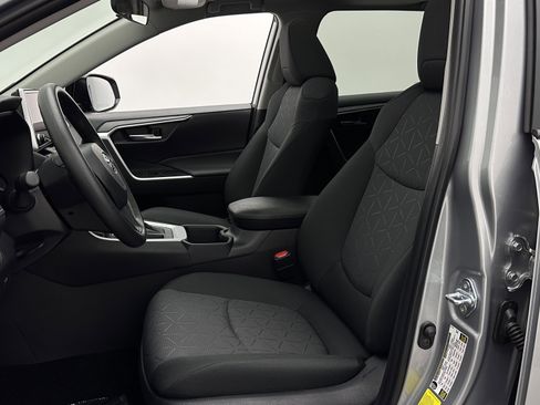 Used 2025 Toyota RAV4 XLE w/ Convenience Package image 15