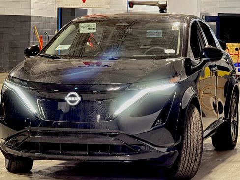 New 2025 Nissan Ariya AWD image 6