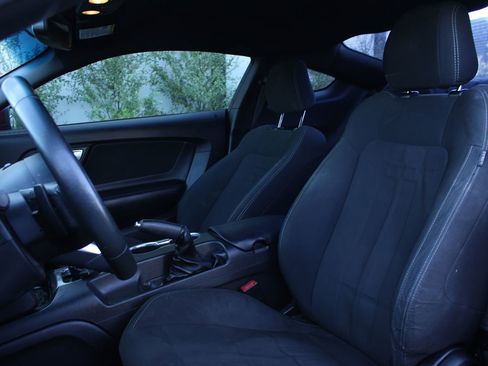 Used 2018 Ford Mustang Coupe RWD image 11