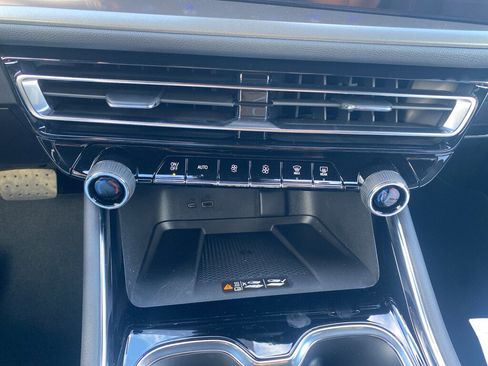 Used 2026 Chevrolet Traverse LT image 32